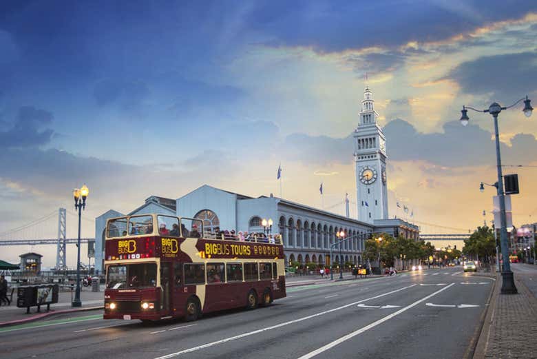 Hop on this sightseeing bus and drive through San Francisco